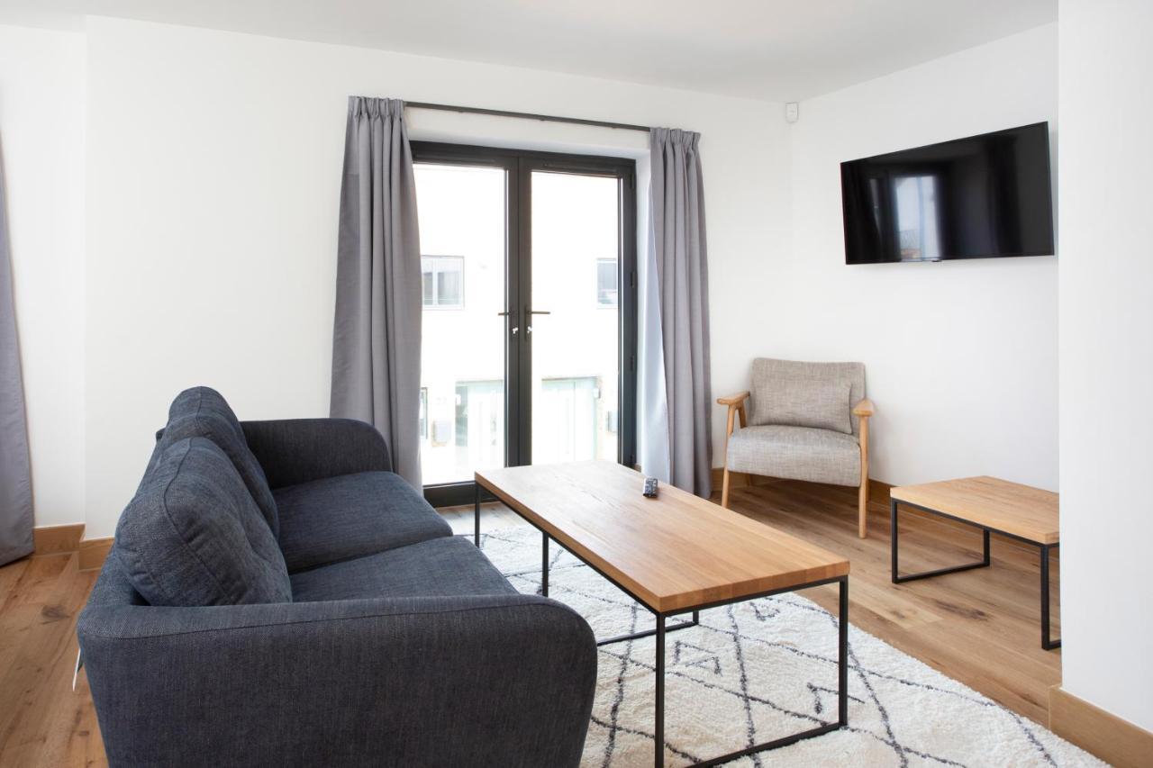 Leggetts Lane Aparthotel Уитстейбъл Екстериор снимка