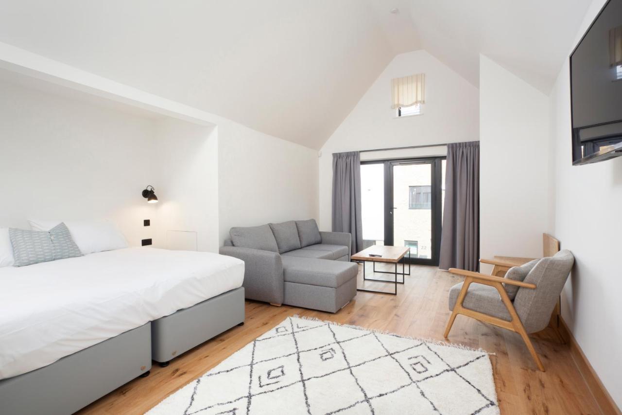 Leggetts Lane Aparthotel Уитстейбъл Екстериор снимка