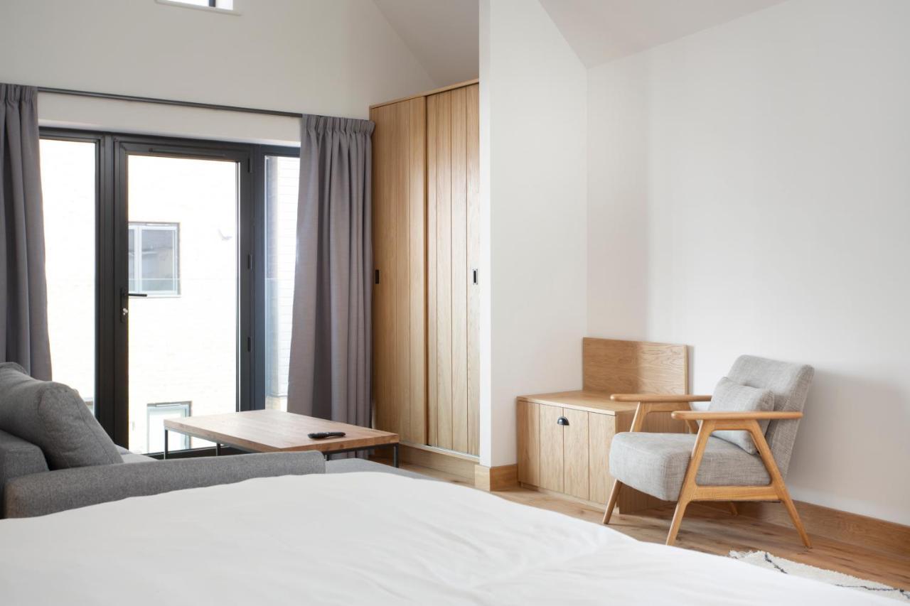 Leggetts Lane Aparthotel Уитстейбъл Екстериор снимка