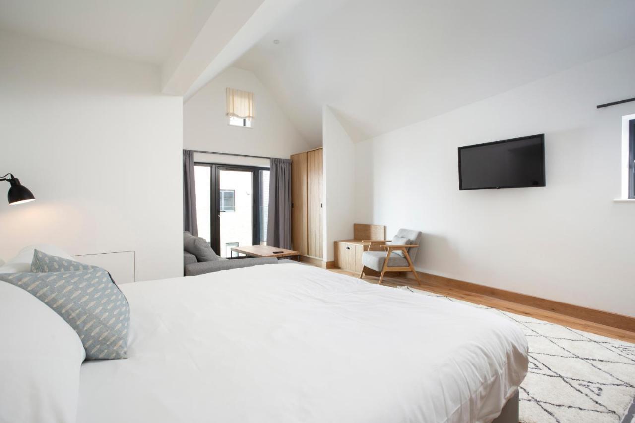 Leggetts Lane Aparthotel Уитстейбъл Екстериор снимка