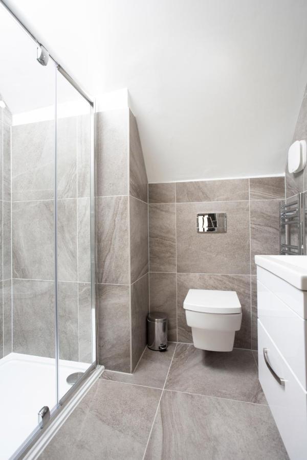 Leggetts Lane Aparthotel Уитстейбъл Екстериор снимка