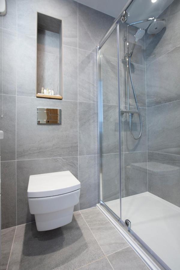 Leggetts Lane Aparthotel Уитстейбъл Екстериор снимка