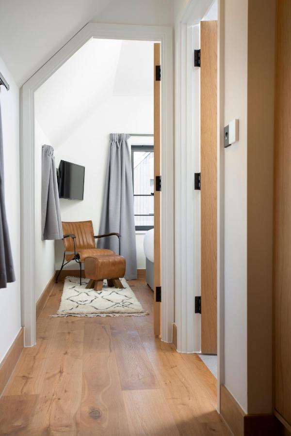 Leggetts Lane Aparthotel Уитстейбъл Екстериор снимка