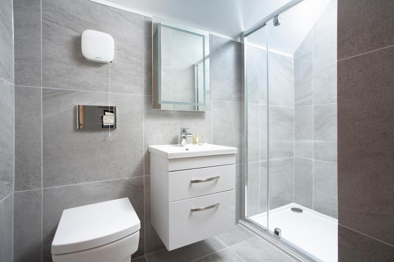 Leggetts Lane Aparthotel Уитстейбъл Екстериор снимка