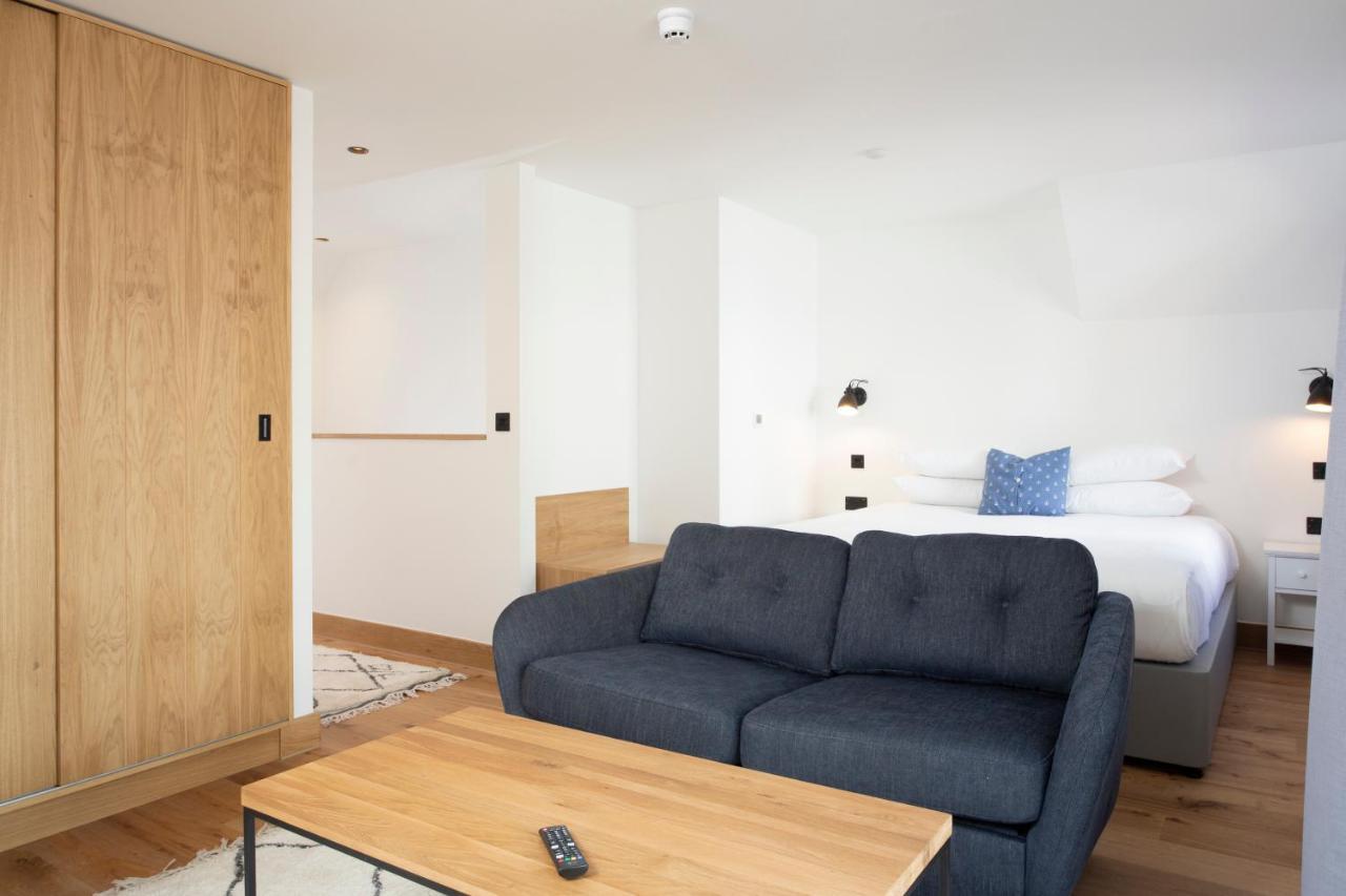 Leggetts Lane Aparthotel Уитстейбъл Екстериор снимка